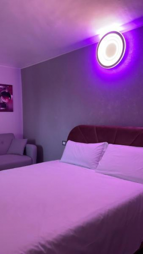 airport apartments camera orchidea